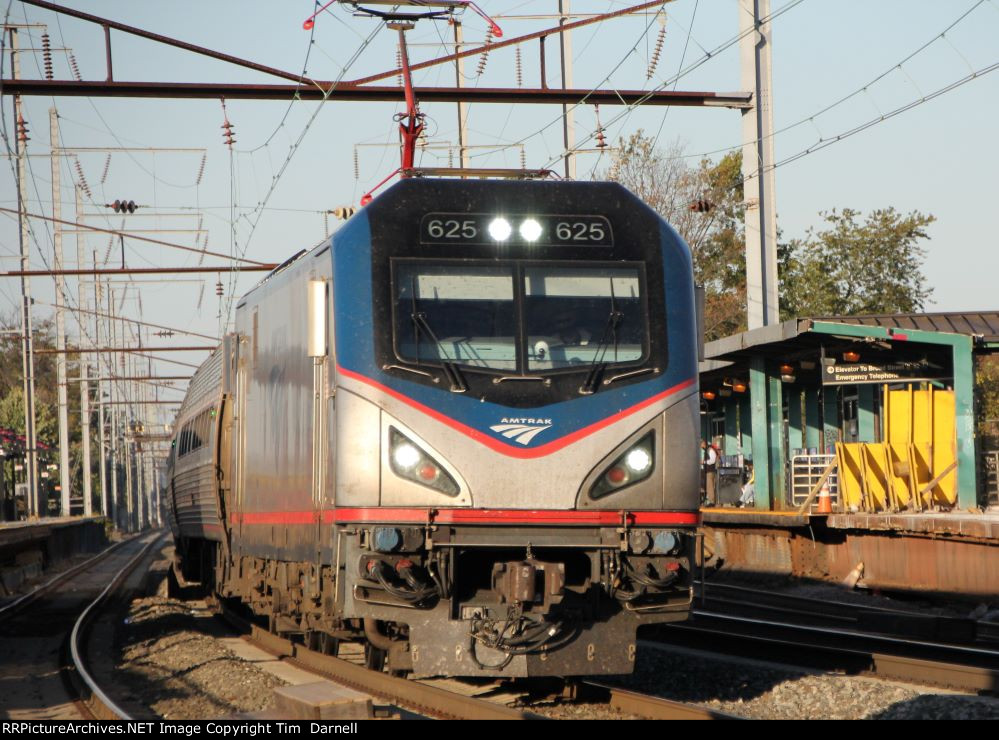 AMTK 625 on train 129